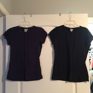 Lot of 2 Short Sleeve T-shirts By Andrew Scott